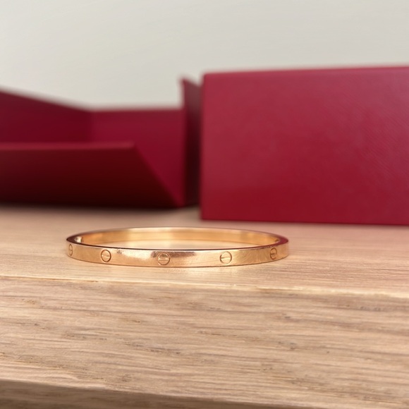 Small Cartier Love Bracelet in Rose Gold Size 16, great used condition - Picture 15 of 15